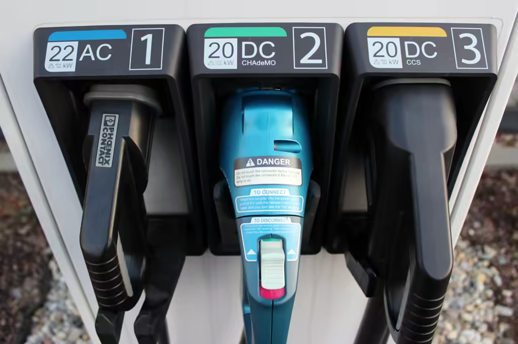 香港公共電動車充電站常見 Type 2、CCS2 及 CHAdeMO 充電插頭